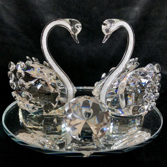 Kristal glas zwaan 2 in 1 XXL  25x19x16cm met met kristal glas diamant van 6.5CM De nek van de zwaan heeft prachtige witte kleine deeltjes van kristaldiamanten.