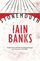 Boek 'Stonemouth' van Iain Banks, met rode tekst op een witte achtergrond.