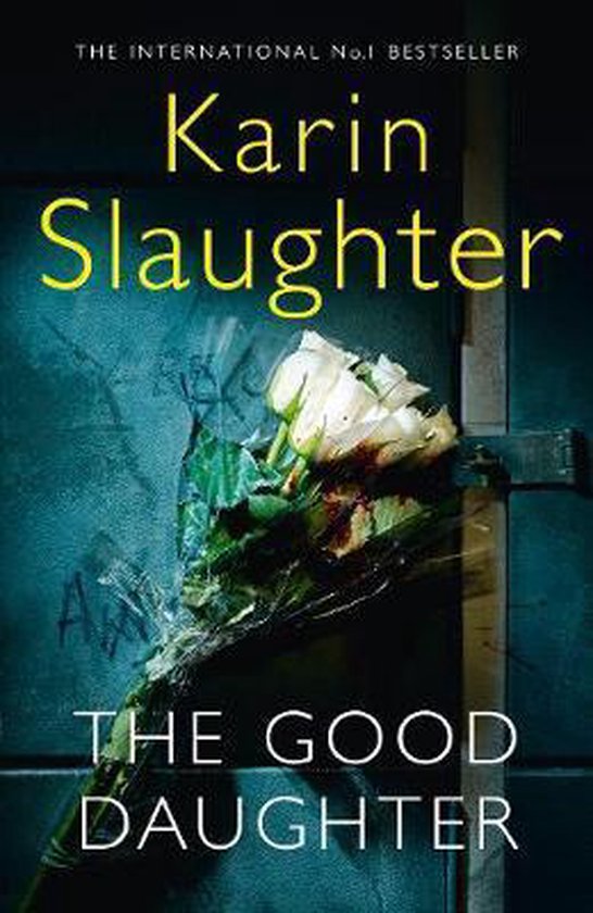 Boekomslag van Karin Slaughter's 'The Good Daughter' met een witte roos voor een donkere, metalen achtergrond.