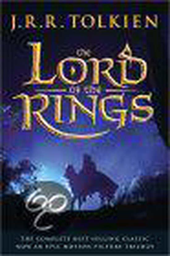 Couverture du livre 'The Lord of the Rings' par J.R.R. Tolkien, avec une silhouette de cavaliers sous un ciel nocturne.