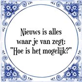 Tegeltje met Spreuk (Tegeltjeswijsheid): Nieuws is alles waar je van zegt: "Hoe is het mogelijk?" + Kado verpakking & Plakhanger