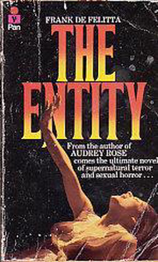 Boekomslag van The Entity met een vrouw met haar arm omhoog.
