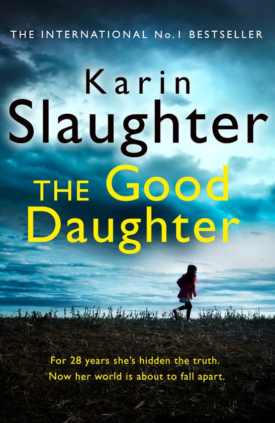 Boek kaft van 'The Good Daughter' door Karin Slaughter. Een meisje rent weg op een grasveld onder een dramatische, donkere hemel.