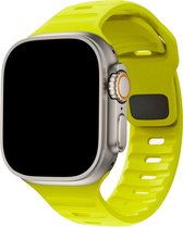 Outdoor Siliconen Sport Band - Geelgroen - Geschikt voor iWatch 38mm - 40mm - 41mm - Waterproof heavy duty silicone smartwatchband - Voor Apple Watch Series 9 8 7 6 5 4 3 2 1 SE kleine modellen