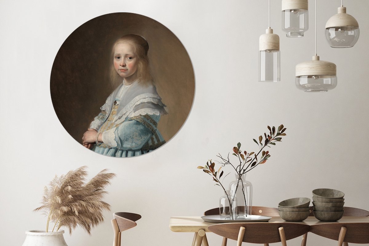WallCircle® - Behangcirkel 120x120 cm - Muurstickers Portret van een meisje in het blauw - Schilderij van Johannes Cornelisz. Verspronck - Muurcirkel woonkamer - Wandcirkel slaapkamer - Kamer decoratie zelfklevend - Muurdecoratie accessoires XXL