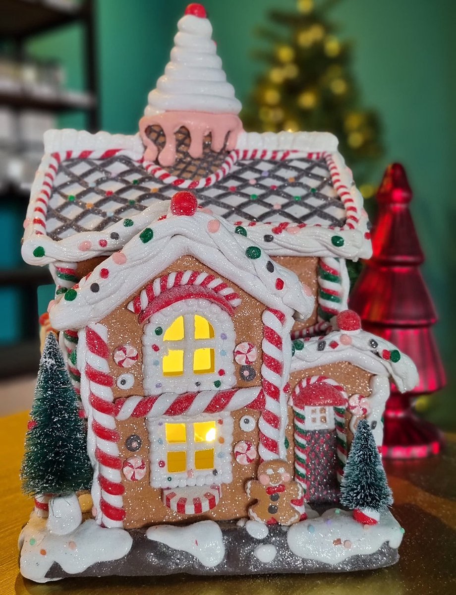 Maison de Noël en pain d'épice en pâte d'argile éclairée à piles de 9 po  2659510