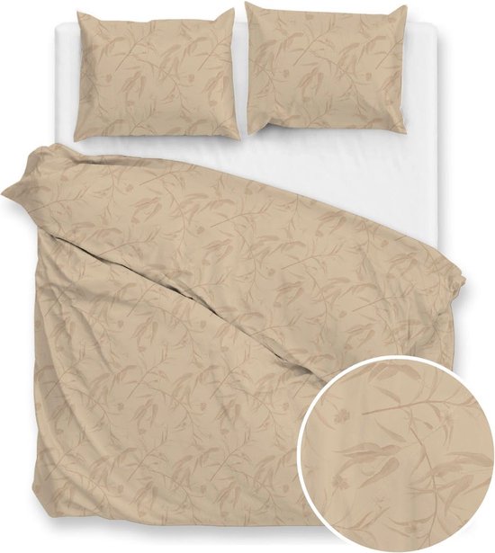 Beige dekbedovertrek met bladermotief en een detailweergave van de stof.