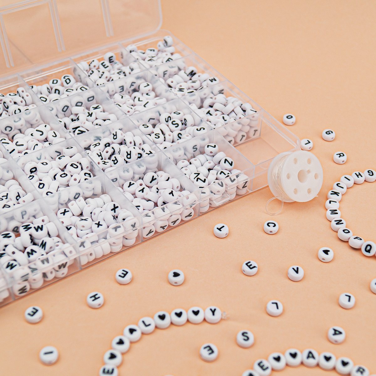 Letterkralen voor Sieraden maken - Alfabet kralen voor ketting/armband/telefoonkoord etc. - Acryl – Wit met zwarte letter - 7 mm - 1400 stuks gesorteerd — afbeelding 5