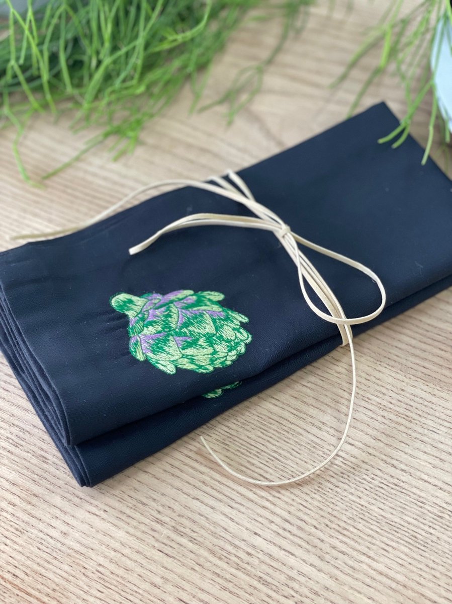 Set van 2 servetten zwart - horecakwaliteit - 49x49cm- artisjok geborduurd - servet - OP=OP