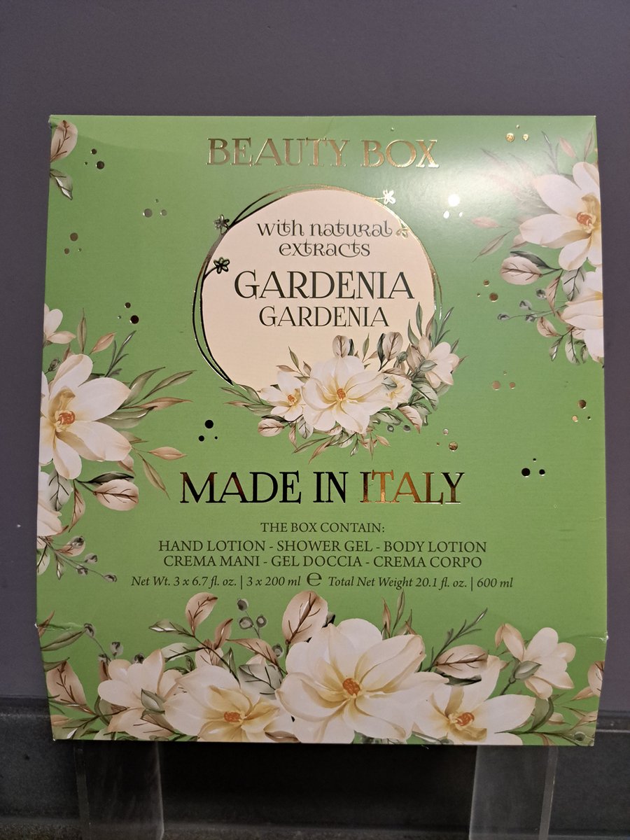Goedkoopste geschenk set vrouwen verjaardag - kerst - moeder dag - leuk geschenk shea butter - -vegan - garedenia - met olijf olie - voedend - natuurlijke extracten - beauty box