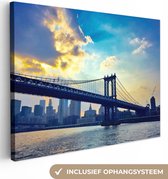 Canvas - Brooklyn Bridge - Zonnestralen - Skyline - Amerika - Rivier - Schilderijen op canvas - 80x60 cm - Kamer decoratie - Schilderij