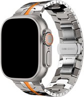 RVS Ultra Band Titanium/Oranje - Geschikt voor Apple Watch 38mm - 40mm - 41mm - Luxe RVS metalen smartwatchband met vlindergesp - Voor iWatch Series 9/8/7/6/SE/5/4/3/2/1 kleine modellen