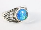 Opengewerkte zilveren ring met blauwe opaal - maat 16,5