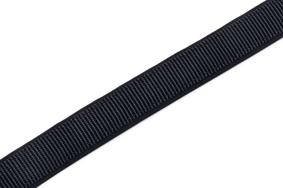 Detail van de textuur van een zwarte nylon hondenriem.