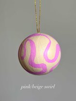 Geschilderde kerstbal - Handpainted Christmas bauble – pink/beige swirl
