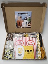 Film Pret Pakket - Verhuisd met filmcadeaubon, mystery card met persoonlijke (video)boodschap en vele film-feestartikelen | Verjaardag | Jubileum | Zomaar