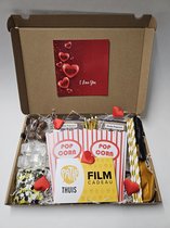 Film Pret Pakket - I Love You met filmcadeaubon, mystery card met persoonlijke (video)boodschap en vele film-feestartikelen | Verjaardag | Jubileum | Zomaar