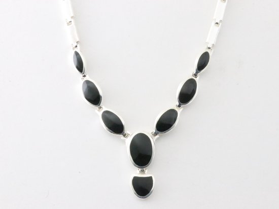 Collier en argent brillant avec onyx