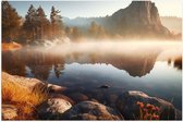 Poster (Mat) - Meer - Water - Mist - Bomen - Bossen - Berg - 60x40 cm Foto op Posterpapier met een Matte look
