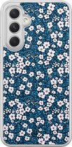 Samsung Galaxy A54 hoesje siliconen - Bloemenpracht blauw - Casimoda® 2-in-1 case hybride - Schokbestendig - Bloemen - Verhoogde randen - Blauw, Transparant