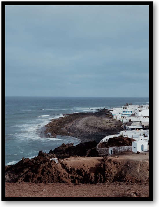Stilte aan de Lanzarotekust - Leven aan de Lavakust - Fotoposter 30x40 met Lijst