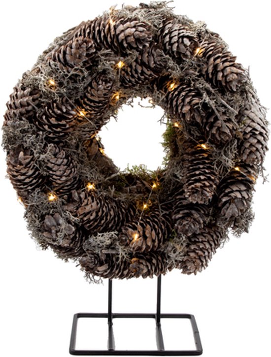 Krans GROOT - LED verlichting - White wash - D43CM X B13CM X H54CM - Dennenappel - op zwarte metalen standaard - Herfst - Winter - Kerstkrans - Woondecoratie - Sfeer - Natuurlijke materialen