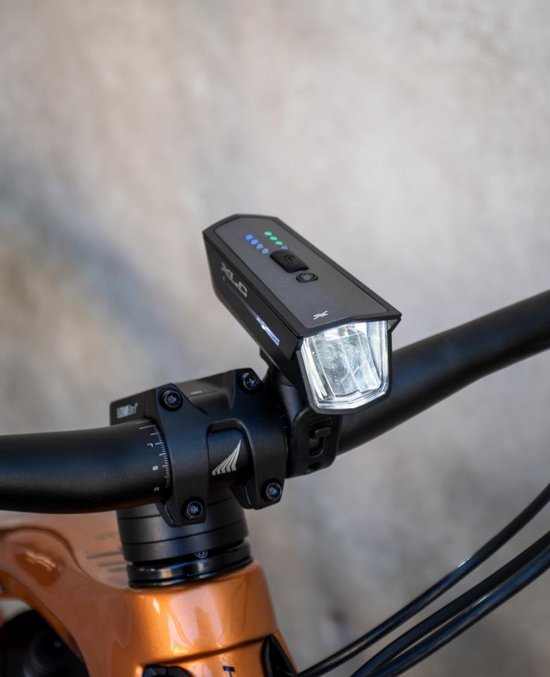 XLC Altair CL-F28 Koplamp Fiets – LED – USB oplaadbaar – 80 Lux — afbeelding 4