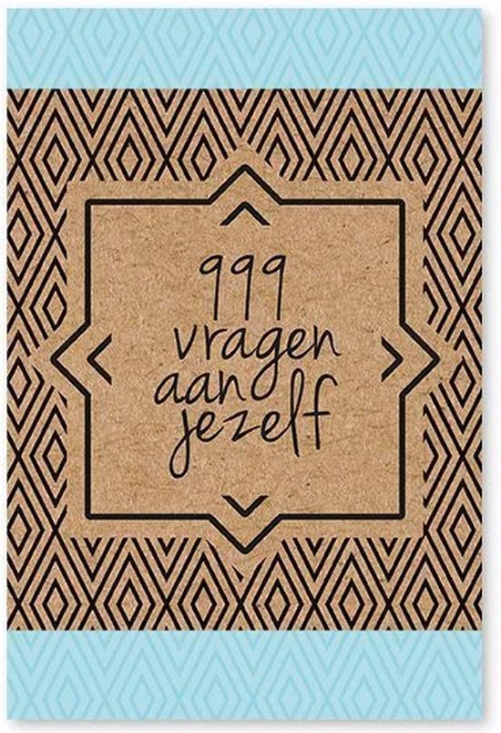 Boek met de titel '999 vragen aan jezelf' in kalligrafie op een bruine achtergrond met ruitpatroon.
