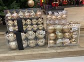 paquet de boules de Noël dorées