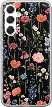 Leuke Telefoonhoesjes - Hoesje geschikt voor Samsung Galaxy A54 - Dark flowers - Soft case - TPU - Bloemen - Zwart