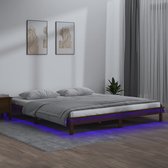 The Living Store Bedframe Grenenhout - LED-verlichting - 160x200 cm - Honingbruin