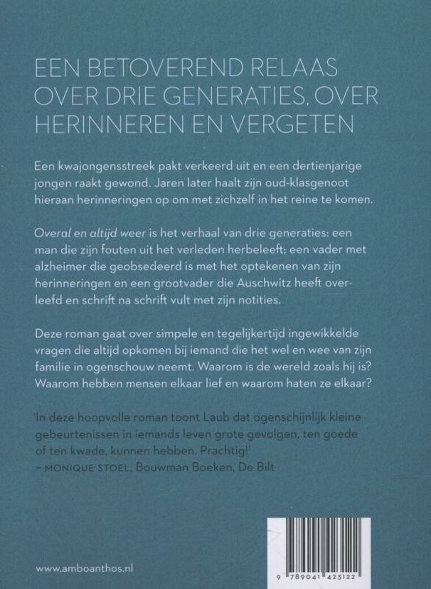 Achterkant van een boek met tekst over een verhaal van drie generaties, herinneringen en vergeten, inclusief ISBN en website.