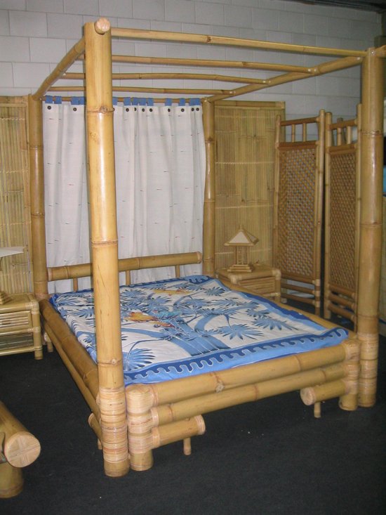 Bamboe hemelbed King Size bamboebed 2-persoonsbed binnen/matrasmaat180x200 Compleet met matras en lattenbodem met bezorging en montage.