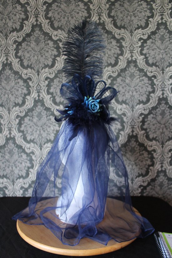 Tophat Blauw met veer, sluier en rozen