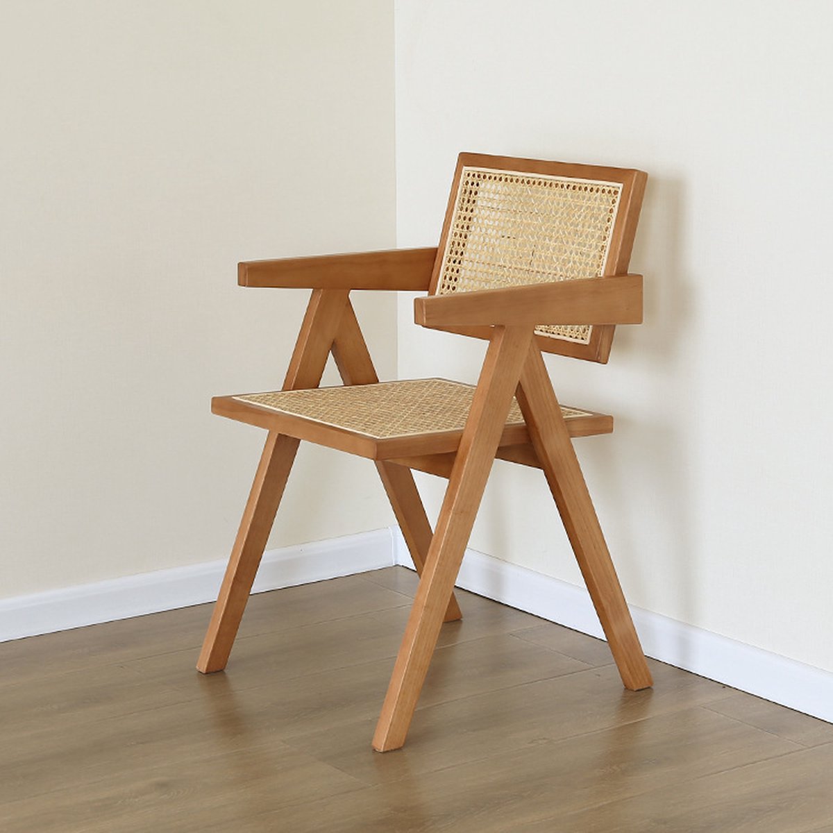 Hippe houten stoel met rotan - Eduard Jeanneret - design interieur - bureau of eetstoel - retro design - massief hout