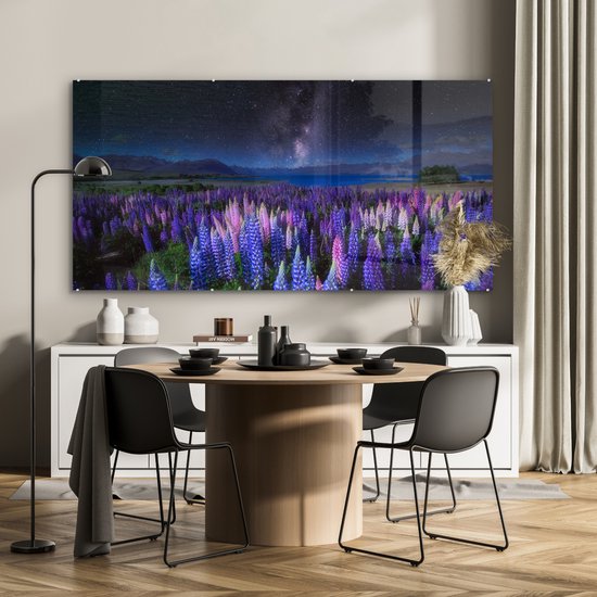 MuchoWow® Glasschilderij 160x80 cm - Schilderij acrylglas - Bloemen - Nacht - Lupine - Sterrenhemel - Paars - Natuur - Foto op glas - Muurdecoratie woonkamer - Wanddecoratie slaapkamer - Schilderijen
