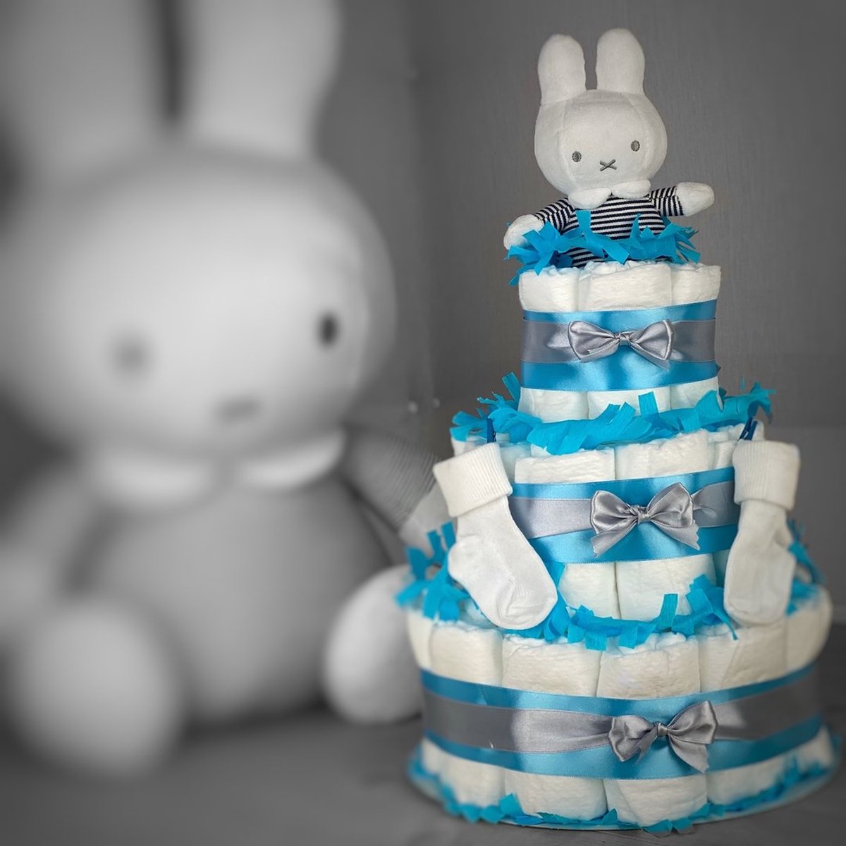 Goedkoopste Luiertaart jongen 3-laags met Nijntje, 45 A-merk pampers en XL kaart - kraamcadeau - babyshower- pampertaart