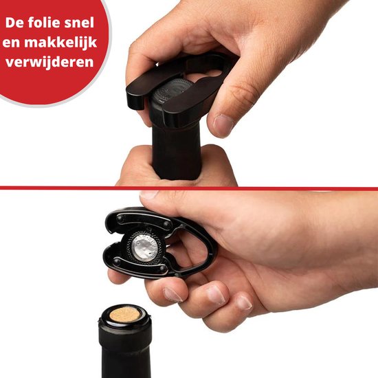 Handen die een foliesnijder gebruiken om de folie van een wijnfles te verwijderen.