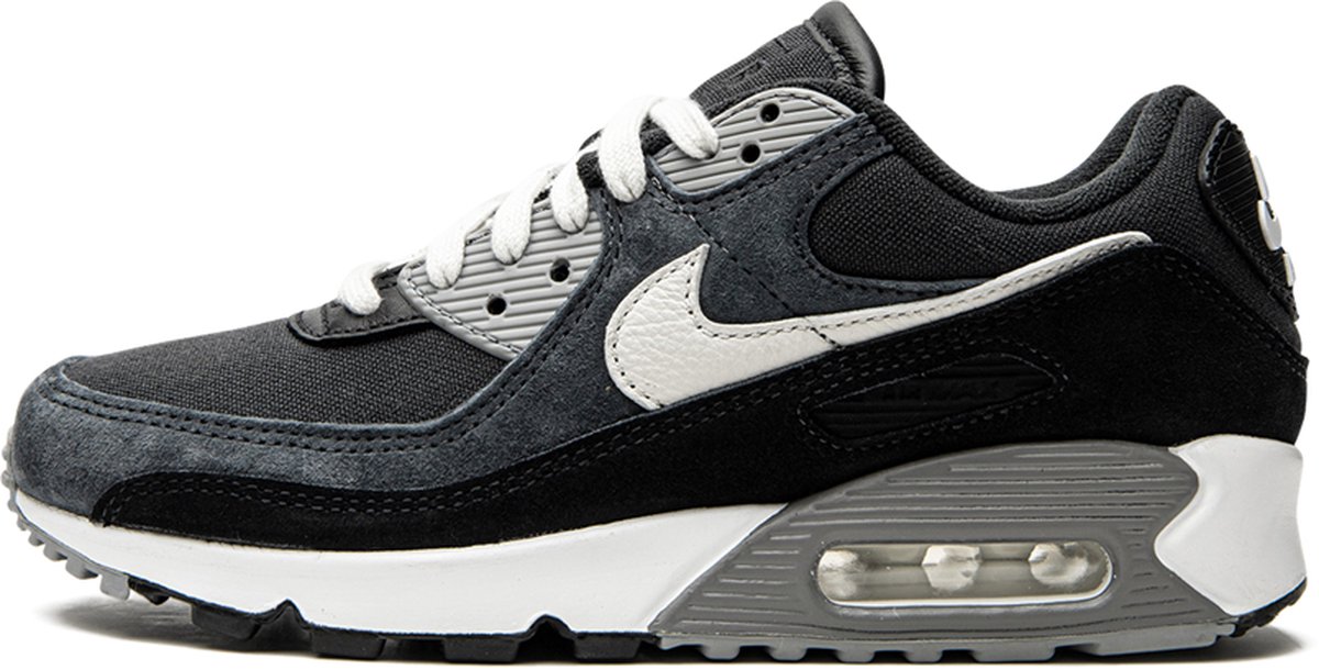Off Noir/Summit White-Black
