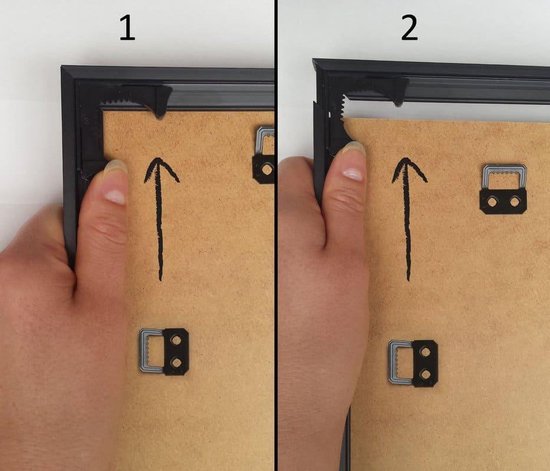 Deux gros plans de l'arrière d'un cadre photo, montrant comment un crochet de suspension est fixé au profilé.