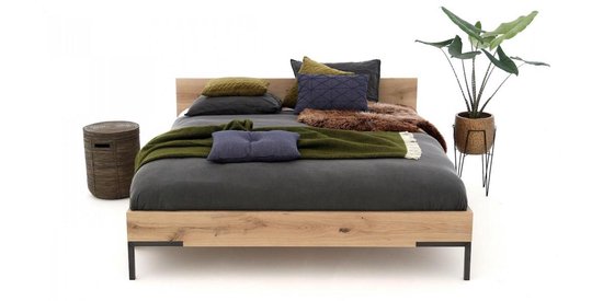 Bijdrage bedenken gebonden Bed van massief eikenhout - 180 x 200 cm - Gussta Timber - zwart stalen  poten | bol.com