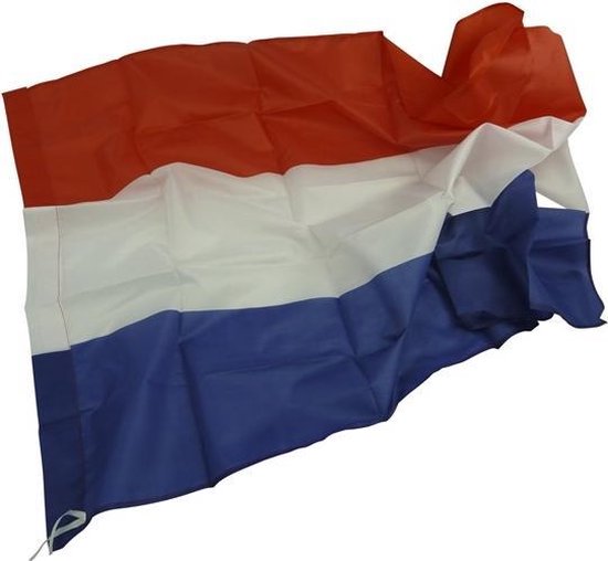Nederlandse vlag met horizontale banen rood, wit en blauw, wapperend.