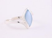 Fijne zilveren ring met lichtblauwe schelp - maat 16.5