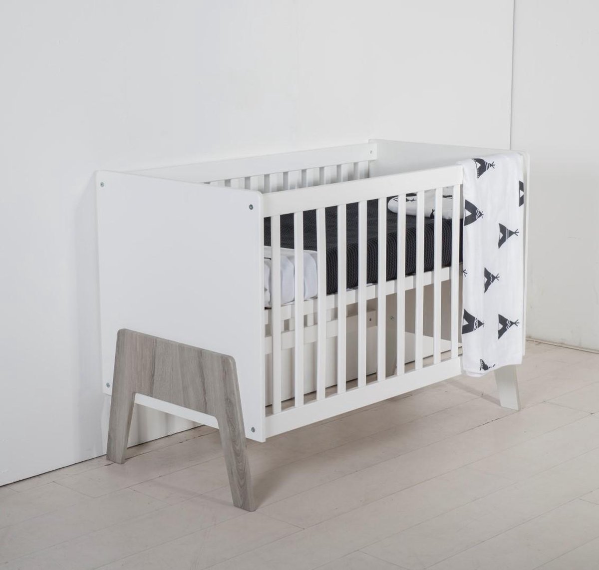 Bebies First Babybed / Ledikant Yazz - Grijs 60 x 120 cm | bol.com