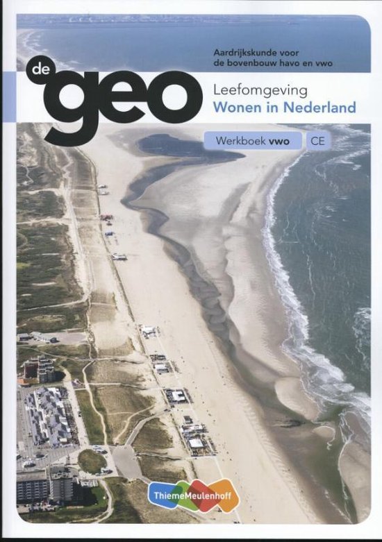 Titel: De Geo - Leefomgeving Wonen in Nederland, Aardrijkskunde voor bovenbouw havo en vwo, Werkboek vwo CE. Luchtbeeld van een kustlandschap met strand, zee en bebouwing.