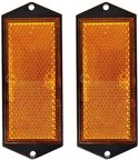 Twee oranje vierkante reflectoren naast elkaar met schroefgaten.