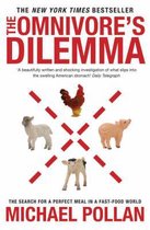 De omslag van "The Omnivore's Dilemma" van Michael Pollan, met een haan, lam, varken en kalf, omringd door rode stippellijnen.