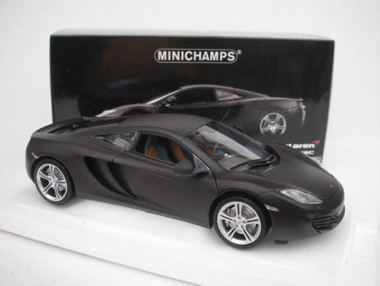 De 1:18 Diecast Modelcar van de McLaren MP4-12C van 2011 in Matt Black.This schaalmodel is begrensd door 750 stuks. De fabrikant is Minichamps.Dit model is alleen online beschikbaar. - MINICHAMPS