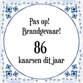 Verjaardag Tegeltje met Spreuk (86 jaar: Pas op! brandgevaar! 86 kaarsen dit jaar! + cadeau verpakking & plakhanger