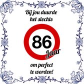 Verjaardag Tegeltje met Spreuk (86 jaar: bij jou duurde het slechts 86 jaar om perfect te worden + cadeau verpakking & plakhanger